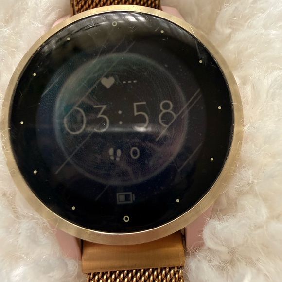 Garmin vivoactive 4S Smartwatch - Dust Rose & Gold w/ Upgraded Mesh Band - Picture 4 of 6